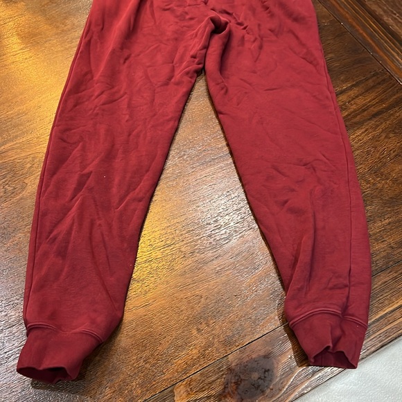 🪩Womens Nike sweatpants maroon size XS!! Perfect sweatpants and sooo comfy!🪩 - Picture 5 of 6